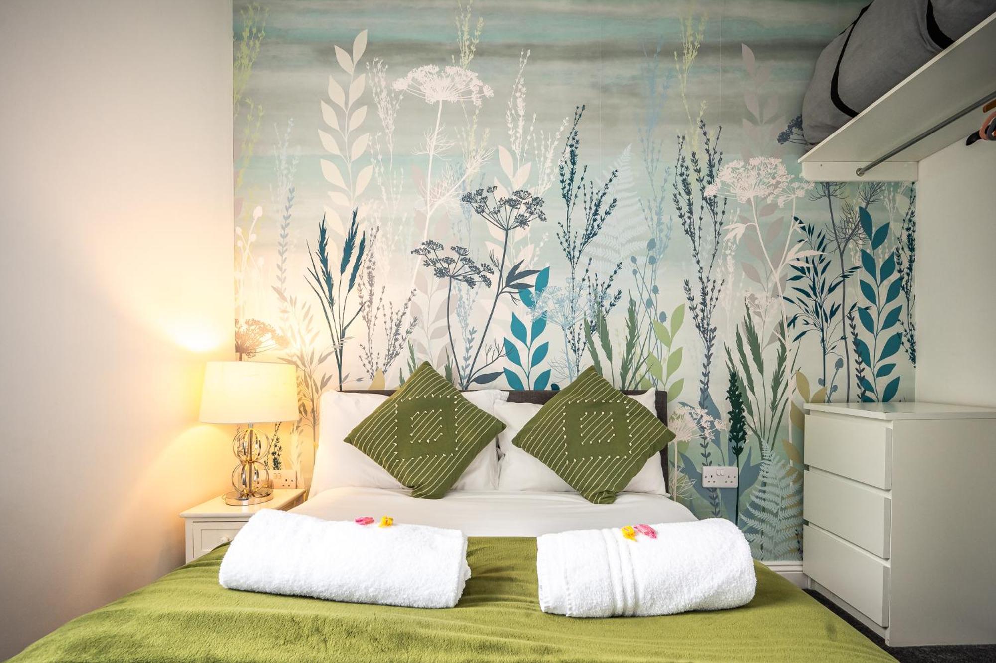 Emerald Delightful Moseley Mews, By Staystaycations *