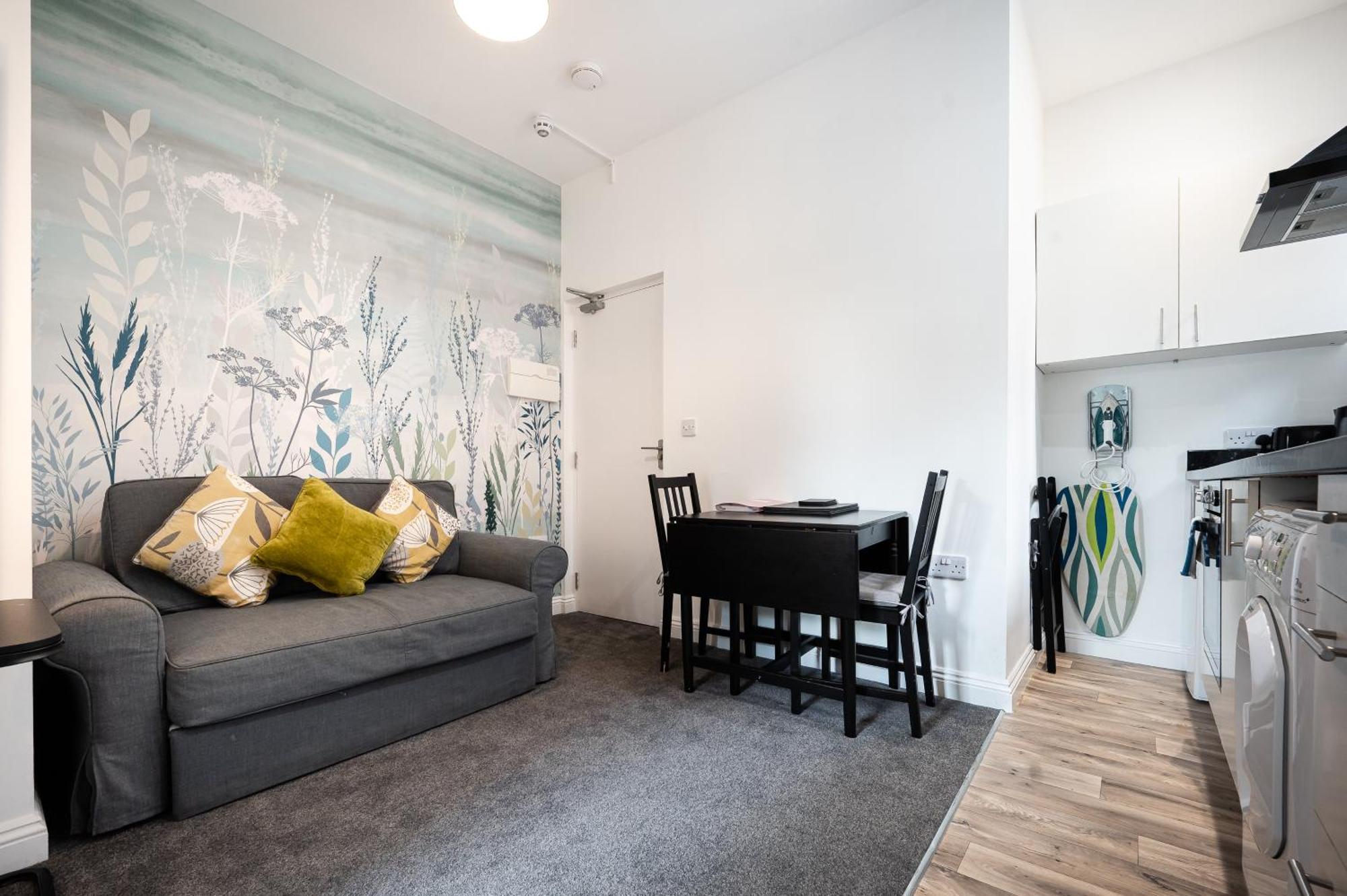 Emerald Delightful Moseley Mews, By Staystaycations Birmingham