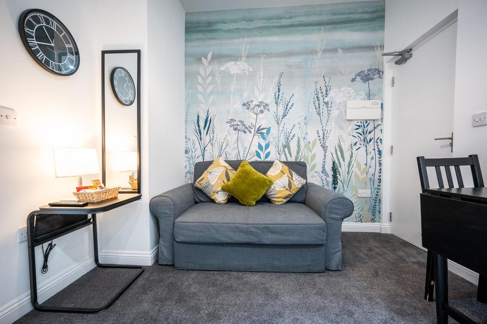 Emerald Delightful Moseley Mews, By Staystaycations