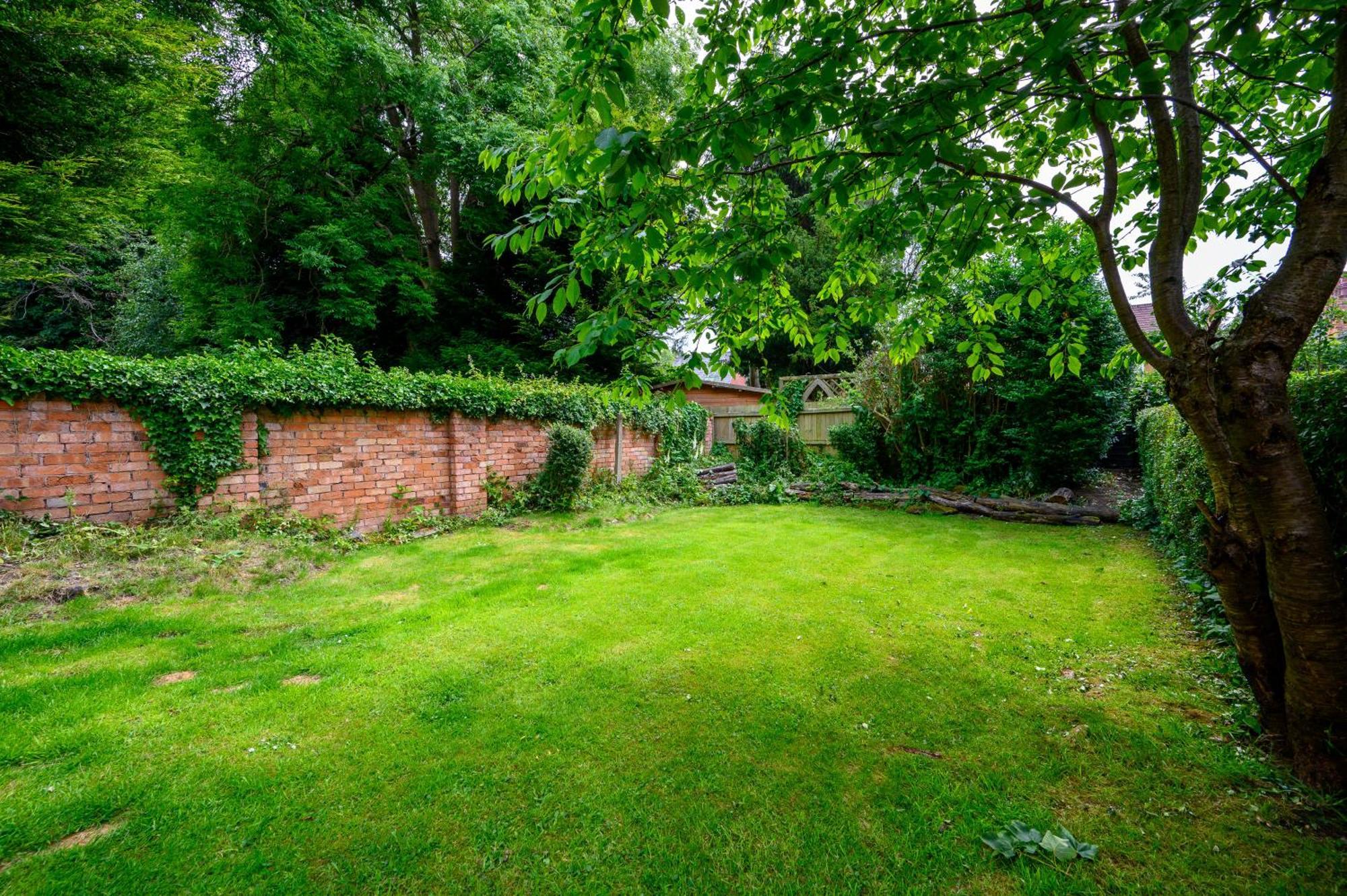 Emerald Delightful Moseley Mews, By Staystaycations *